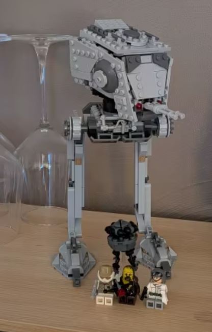 586 Uds. Interstellar Wars – Primer Orden AT-ST Walker (Versión alternativa – No incluye caja)